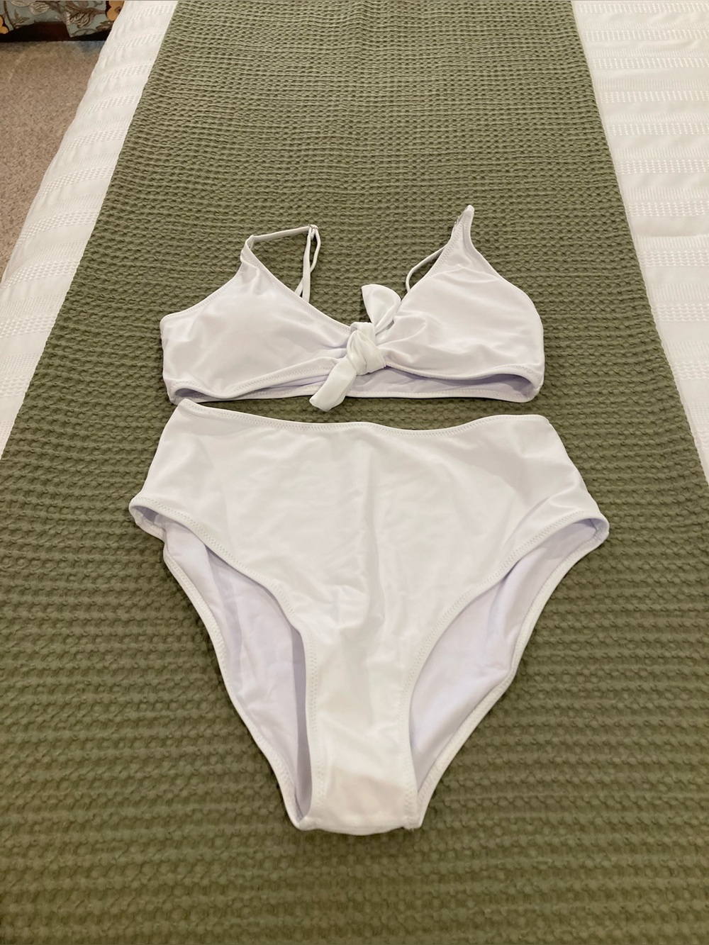Women white two-piece high-waisted bikini bottom bikini top tied knot detail m